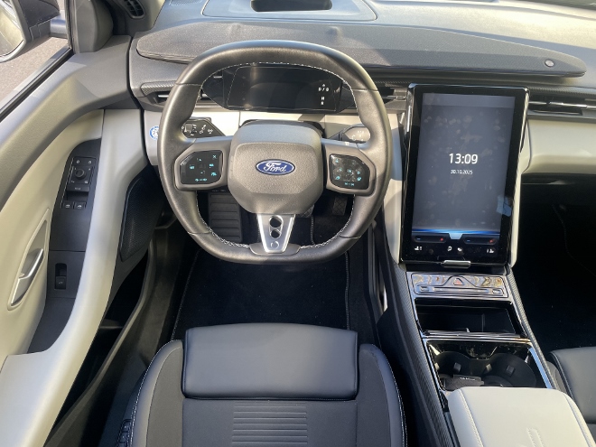 Ford Capri Extended Range RWD Test: Cockpit