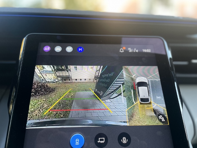 Ford Capri Extended Range RWD Test: Kamera und 360 Grad Kamera, gesplitteter Bildschirm