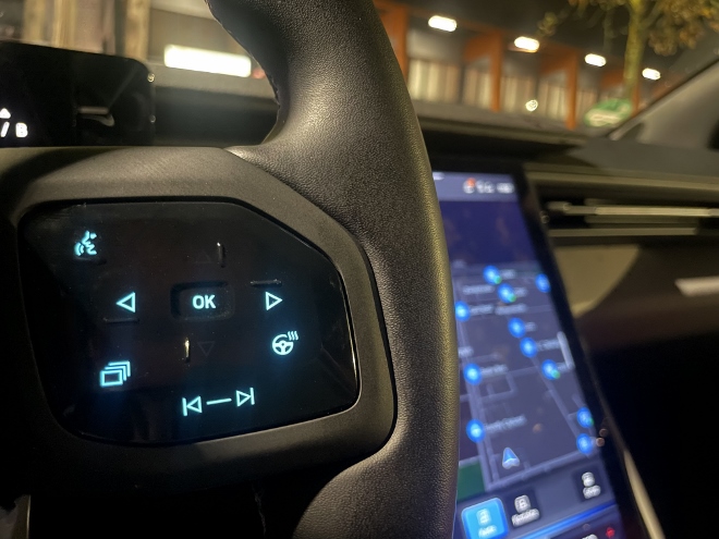 Ford Capri Extended Range RWD Test: Tasten am Lenkrad, viel Sprachsteuerung und Lenkradheizung