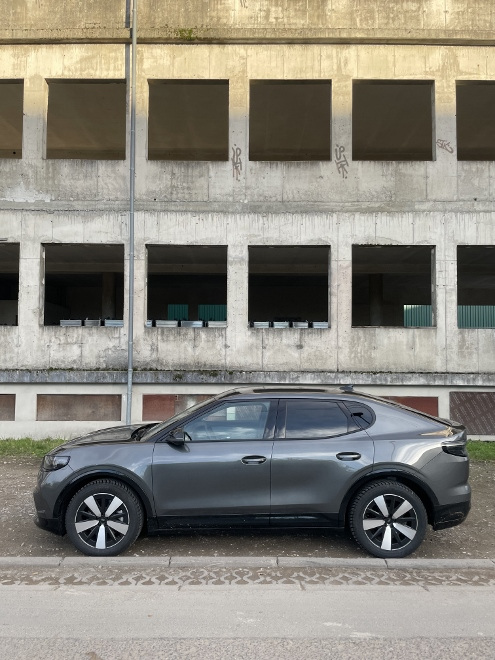 Ford Capri Extended Range RWD Test: Seitenansicht