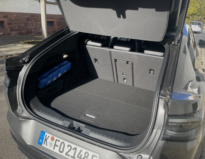 Ford Capri Extended Range RWD Test: kofferraum, Lade Kante, Länge, Tiefe, Breite, Durchlade in den Innenraum, Höhe, gepäckraumabdeckung