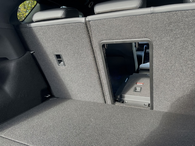 Ford Capri Extended Range RWD Test: Durchlade im Kofferraum