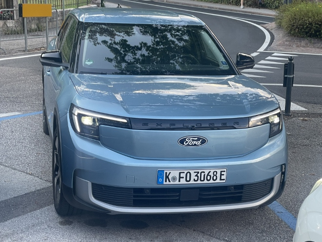 Ford Explorer Extended Range mit Batterie mit 79 kWh Kapazität im Test: Front und Scheinwerfer