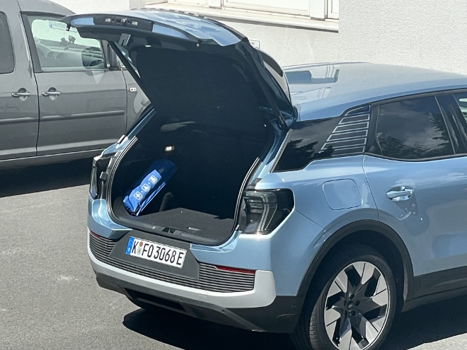 Ford Explorer Extended Range mit Batterie mit 79 kWh Kapazität im Test: kofferraum. Stehhöhe unter der Ladeklappe