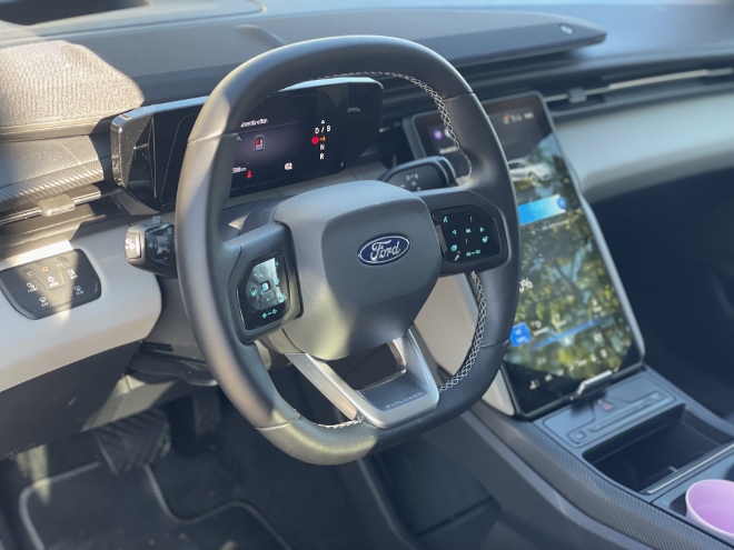 Ford Explorer Extended Range mit Batterie mit 79 kWh Kapazität im Test: Lenkrad nicht rund, warum nicht?