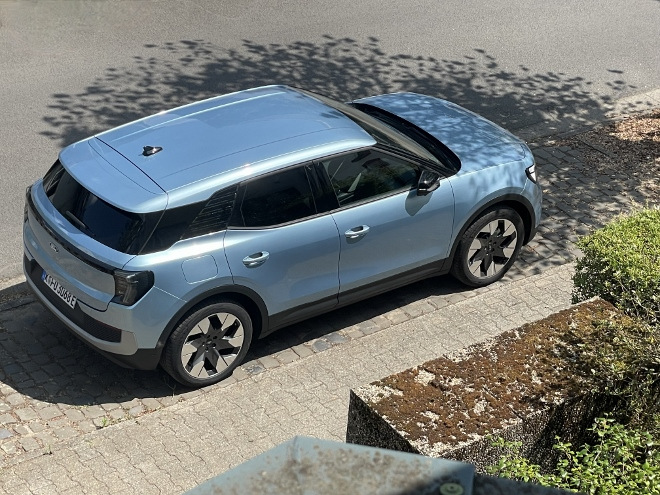 Ford Explorer Extended Range mit Batterie mit 79 kWh Kapazität im Test: in Blau metallic