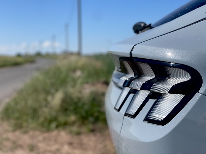 Ford Mustang Mach-E Premium Extended Range Heck und Heckleuchte