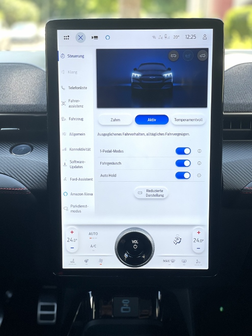 Ford Mustang Mach-E Premium Extended Range Verstellung des Fahrprogramms auf dem Touchscreen: zahm, aktiv, temperamentvoll