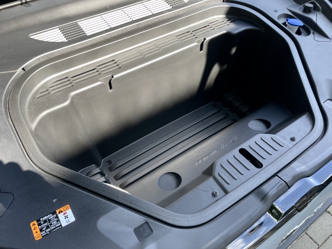 Ford Mustang Mach-E Premium Extended Range großes Fach unter der Fronthaube