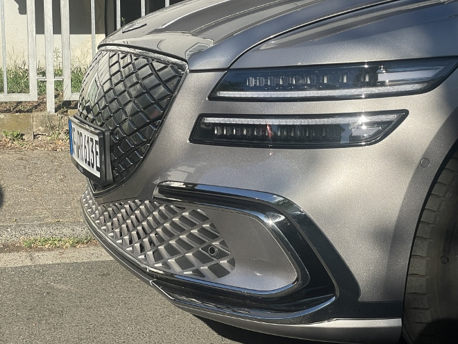 Genesis Electrified G80 Facelift: Front mit Kühlergrill und Scheinwerfern nach dem Facelift