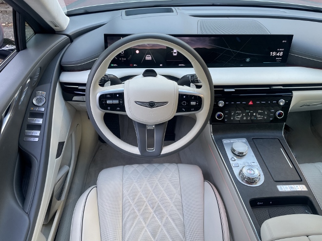 Genesis Electrified G80 Facelift: cockpit, breiter, großer Bildschirm im Panorama, Format und Mittelkonsole und Lenkrad