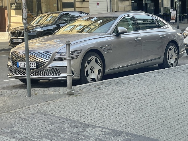 Genesis Electrified G80 Facelift: von der Seite, von vorne, repräsentative Länge, Langlimousine