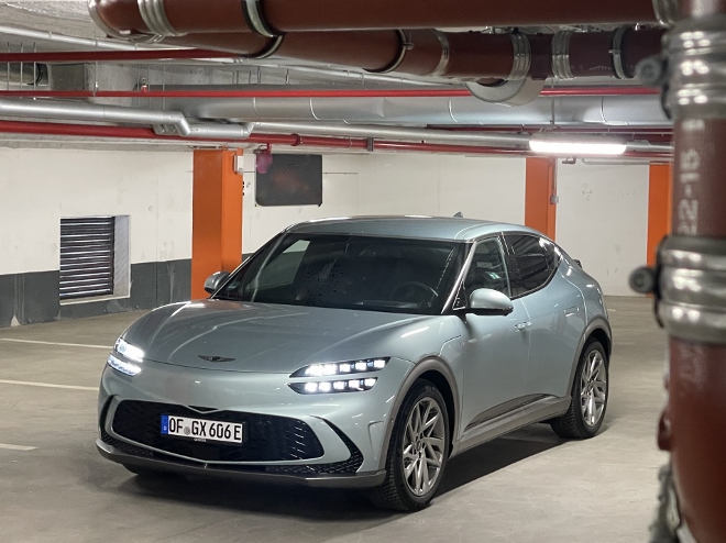 Genesis GV60 AWD Dual Motor mit Sportpaket in Silber, im Test