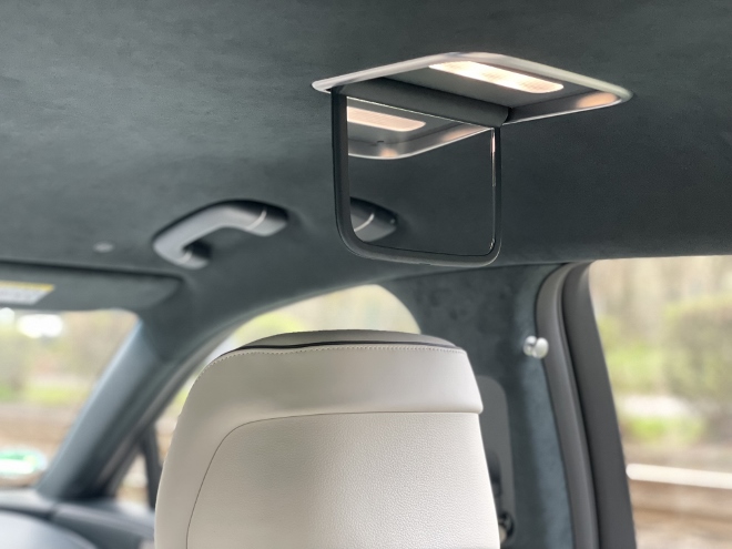 Genesis Electrified G80 aus dem Dachhimmel heraus klappender Spiegel hinter