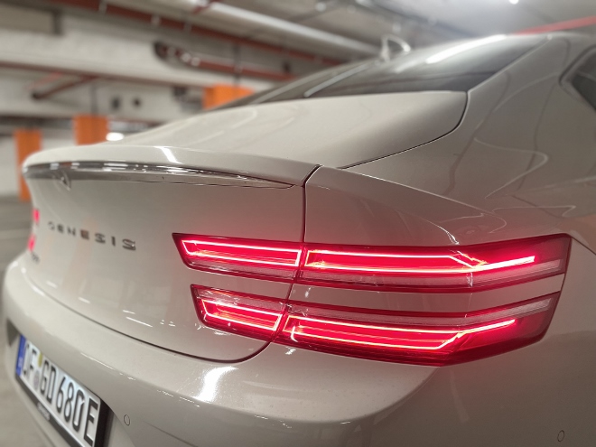 Genesis Electrified G80 heckleuchten