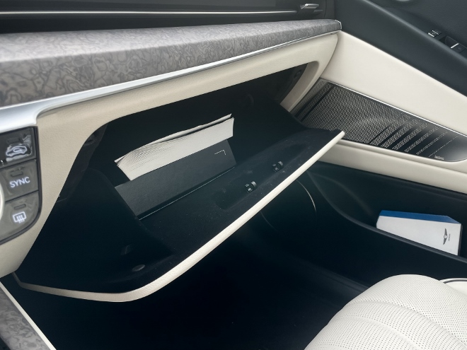 Genesis Electrified G80 Handschuhfach