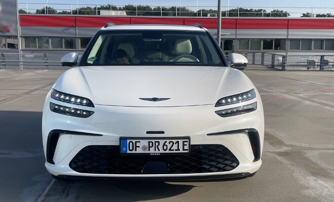 Genesis GV60 Test und Kaufberatung: von vorne. Scheinwerfer, Frontpartie und Kühlergrill.