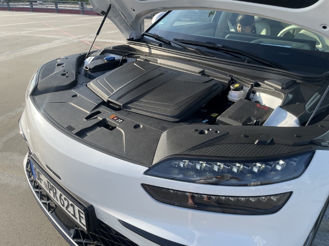 Genesis GV60 Test und Kaufberatung: vorderer Motor unter der Motorhaube