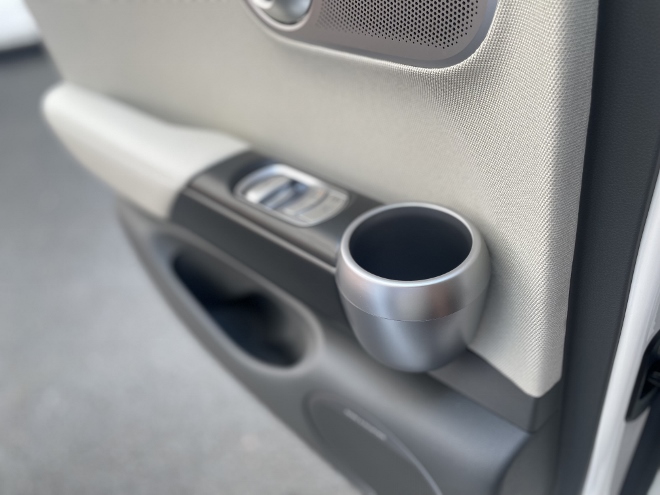Genesis GV60 Test und Kaufberatung: Becherhalter im Fond in den hinteren Türen