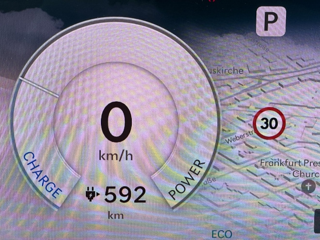Genesis GV60 Test und Kaufberatung: Anzeige der Reichweite im Display: 592 km im Test nach dem Aufladen
