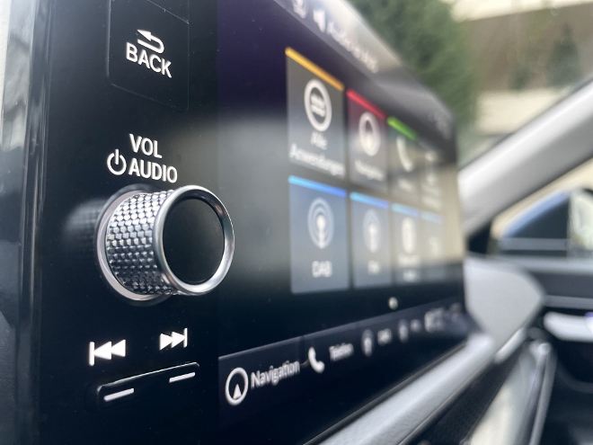 Test Honda CR-V e:HEV Hybrid AWD Test: drehregler der Lautstärkenverstellung jetzt auf dem Bildschirm. Mit einem Dreh zu regeln - Fortschritt