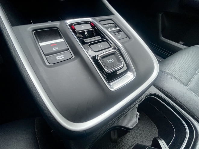 Test Honda CR-V e:HEV Hybrid AWD Test: Schalter der Automatik und der Schalter der Fahrprogramme rechts daneben