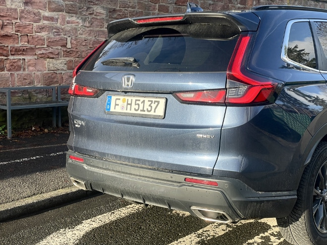 Test Honda CR-V e:HEV Hybrid AWD Test: Heck, Heckleuchten, Heckspoiler und Doppelauspuff