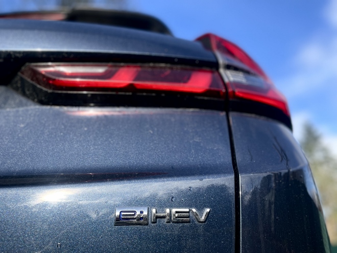 Test Honda CR-V e:HEV Hybrid AWD Test: e:HEV Schriftzug am Heck