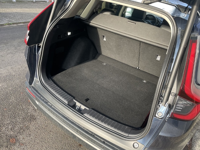 Test Honda CR-V e:HEV Hybrid AWD Test: kofferraum, Lade Kante, Tiefe und Länge, Breite, Höhe und Gepäckraumabdeckung