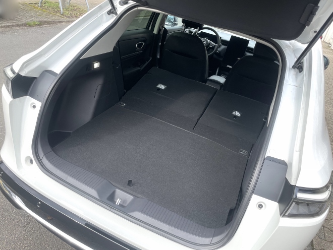 Honda e:Ny1, elektrischer Honda SUV, Kofferraum mit um geklappten Sitzbank, Länge, Breite, Tiefe