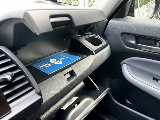 Honda Jazz e:HEV Hybrid Facelift Test, handschuhfach oben und Handschuhfach unten vor dem Beifahrersitz