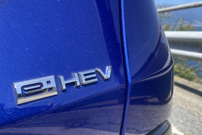 Honda ZRV eHEV Hybrid "e:HEV" Typenschild an der Heckklappe