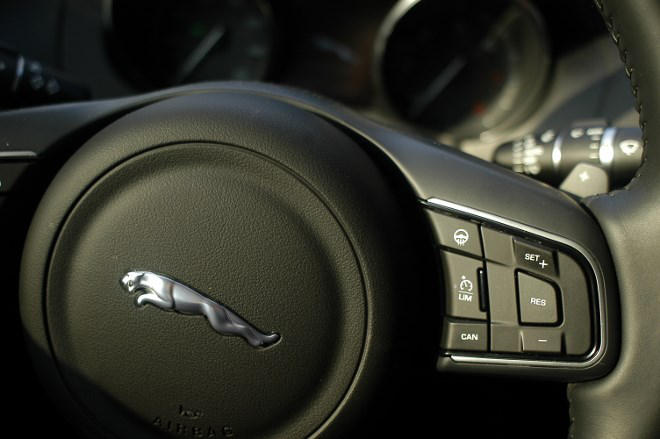 Jaguar XE Lenkrad