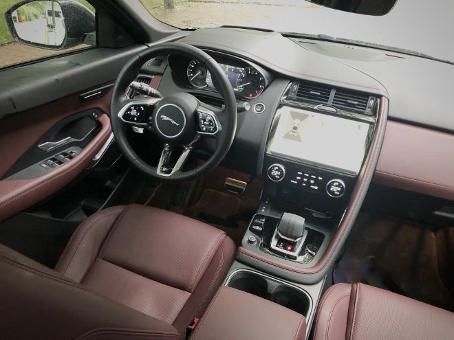 Jaguar E-Pace Plug-in-Hybrid P300e AWD Test (269 PS) Cockpit und Innenraum und der Automatik Wahlhebel
