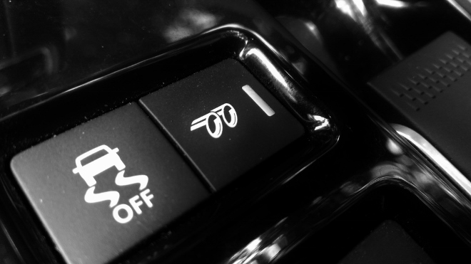 Schalter für die Soundklappe des Auspuffs im Jaguar F-Type Cabrio Facelift