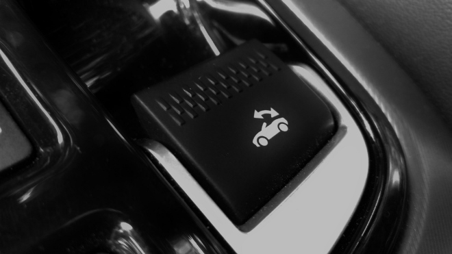 Schalter für das Verdeck im Jaguar F-Type Cabrio Facelift