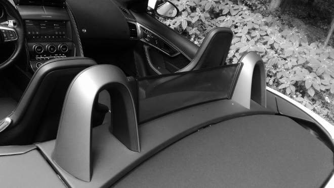 Überrollbügel und Überrollschutz im Jaguar F-Type Cabrio Facelift
