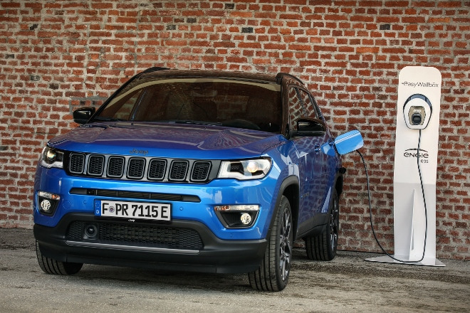 Lade und Ladesäule Jeep Compass 4xe Plug in Hybrid