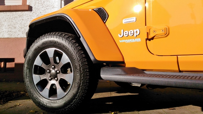 Jeep Wrangler 4x4 Plug-in-Hybrid Reifen und Trittbrett