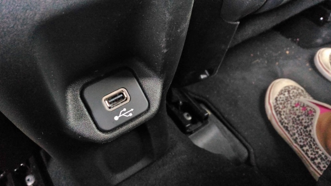 Jeep Renegade e Hybrid USB Anschluss hinten