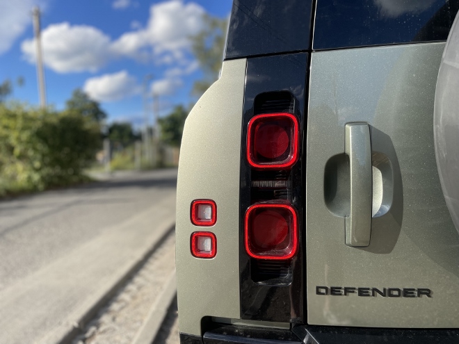 Land Rover Defender Langversion 130 D300 AWD Heck leuchten und Heckklappe