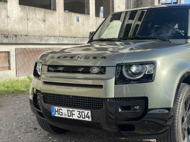 Land Rover Defender Langversion 130 D300 AWD Front und Grill