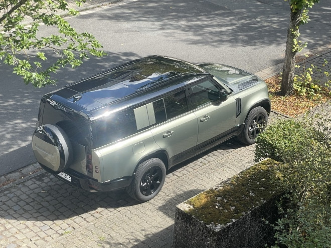 Land Rover Defender Langversion 130 D300 AWD Seitenansicht