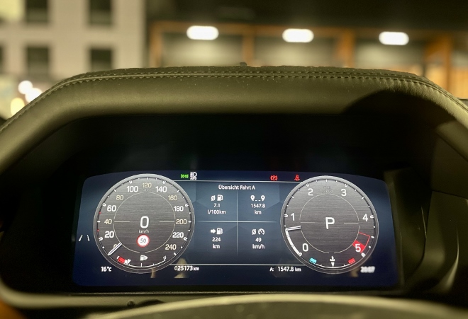 Land Rover Defender Langversion 130 D300 AWD digitale Instrumente: Tacho, Drehzahlmesser und anzeigen des Bordcomputers