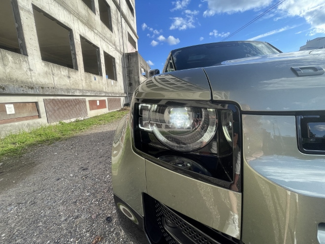 Land Rover Defender Langversion 130 D300 AWD Scheinwerfer und Grill