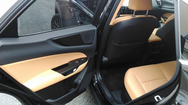 Neuer Lexus NX 450h Sitzbank