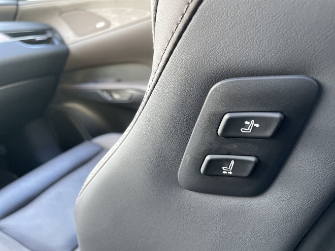 Lexus RX 450h Sitzverstellung des Beifahrersitz per Taste an der Seite