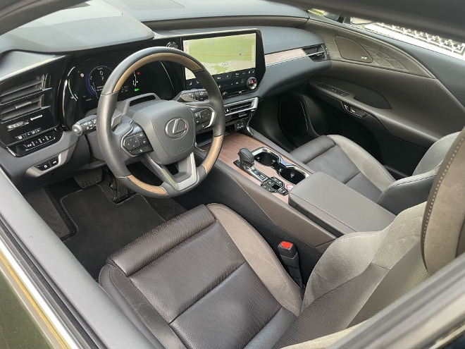 Lexus RX 450h Interieur und Cockpit