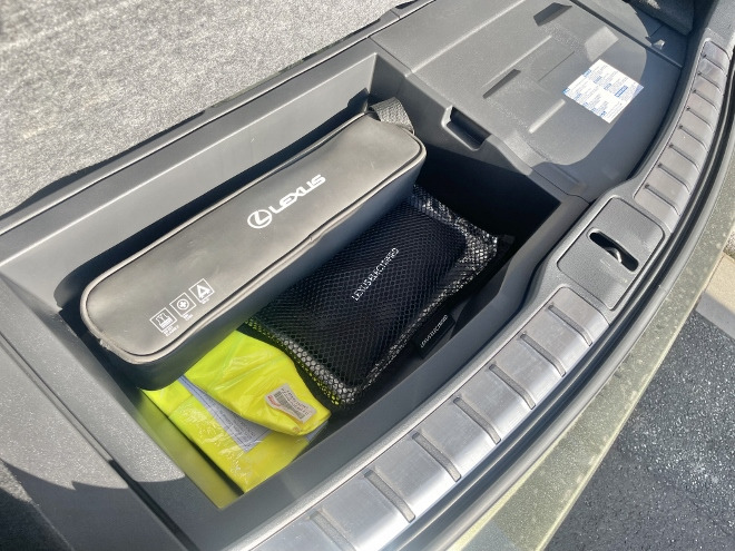 Lexus RX 450h Fach im Kofferraum und Kofferraumboden