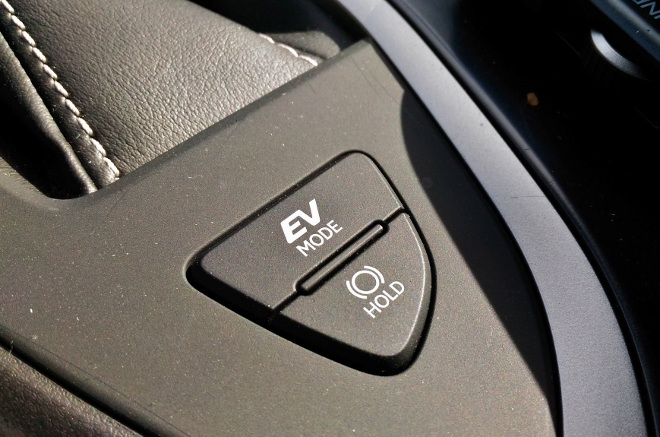 EV Schalter und Auto Hold Schalter im Lexus UX 250h